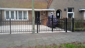 sierhekwerk met looppoort