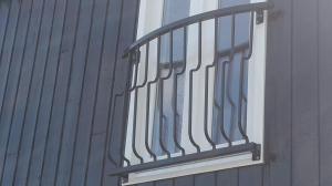 Zijaanzicht balkon sierhekwerk